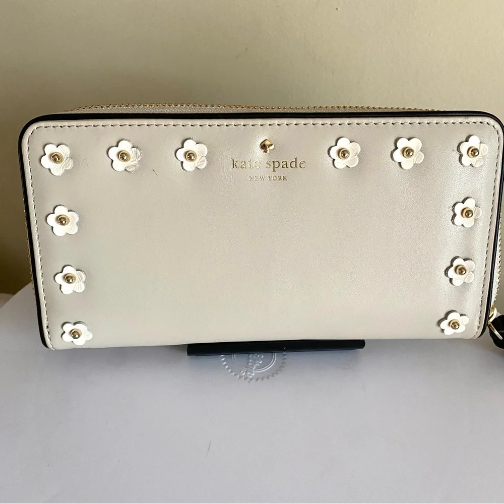 Kate Spade NWT Floral Applique Crescent Street Lacey Continental Wallet cream